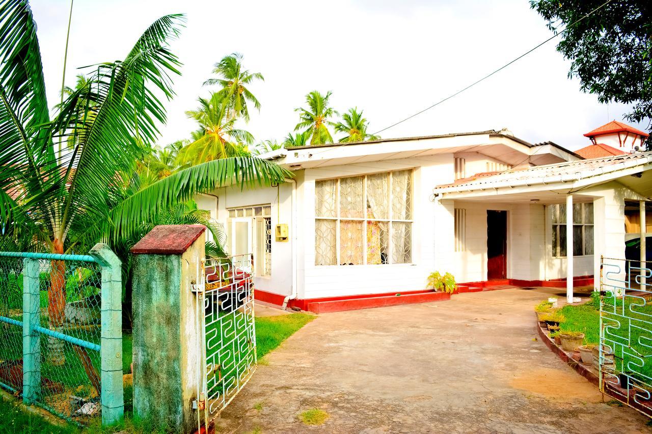 Aeroform Homestay Negombo Buitenkant foto