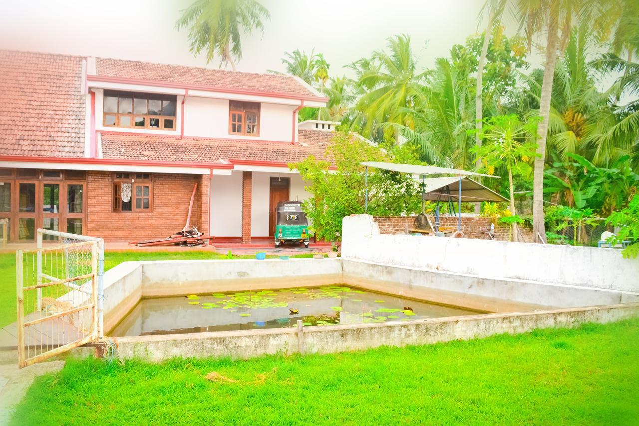 Aeroform Homestay Negombo Buitenkant foto