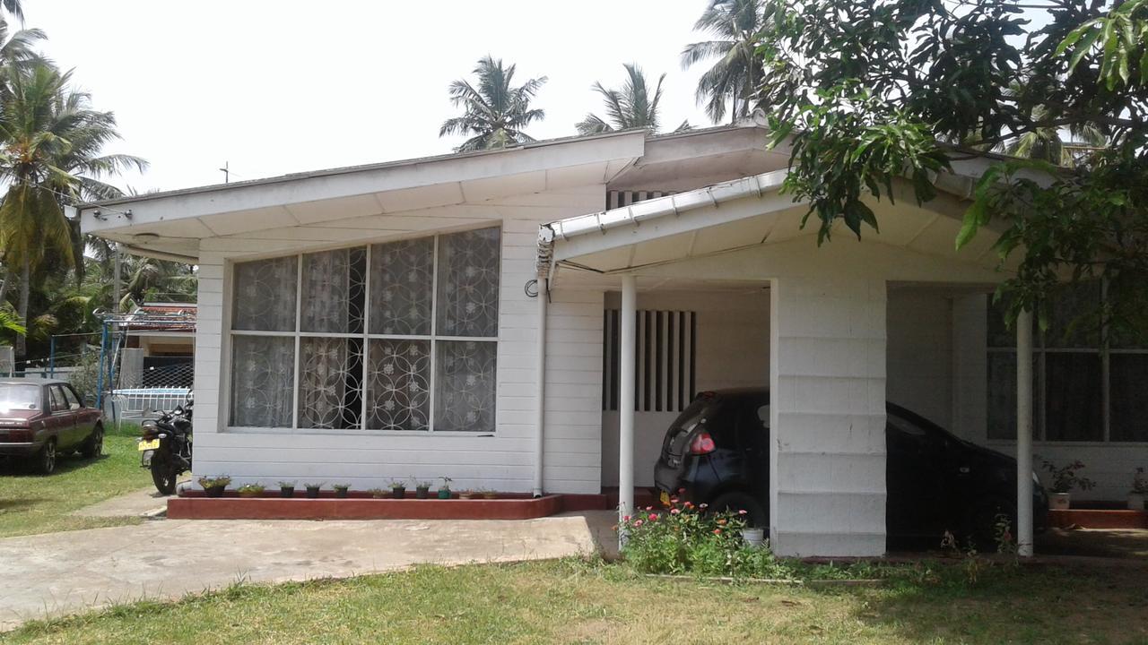 Aeroform Homestay Negombo Buitenkant foto