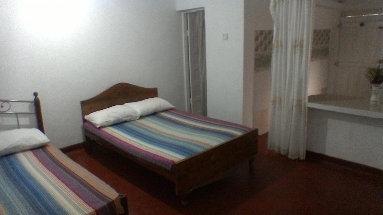 Aeroform Homestay Negombo Buitenkant foto